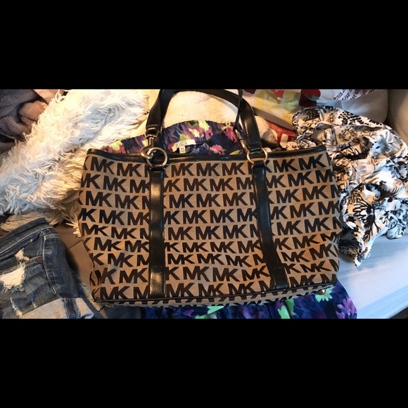 Purse - Picture 1 of 1